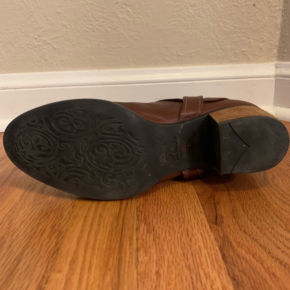 Clark’s brown leather boots. - Picture 12 of 16